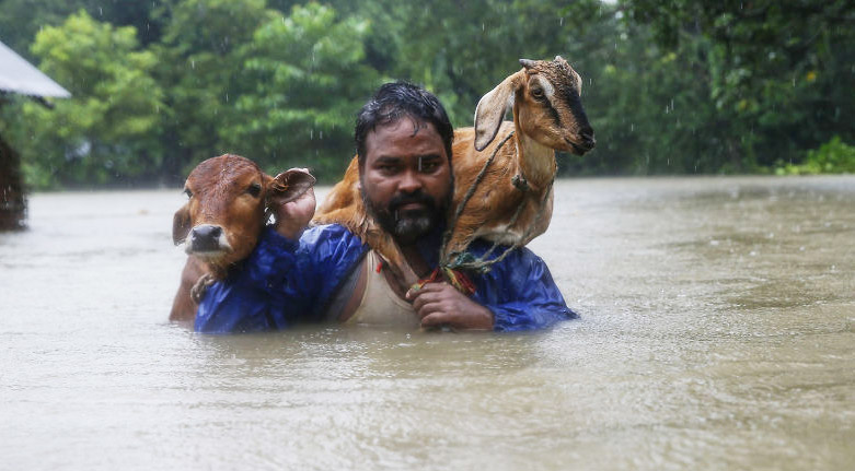 22 ภาพที่สื่อไม่นำเสนอ น้ำท่วมครั้งใหญ่ในแถบอินเดีย ที่คร่าชีวิตคนไปกว่า 1,200 ราย…