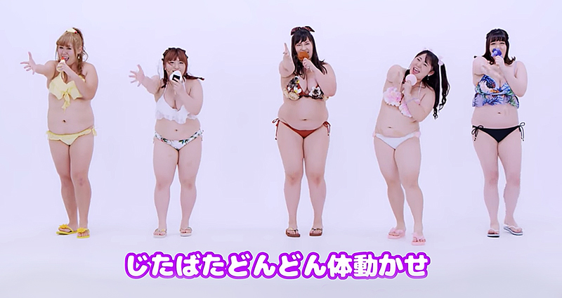 Gravure Idol Jun Amaki Showing You How Heavy Is A Pair Of I Cup